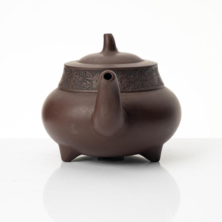 Zhou Guizhen, A brown yixing teapot, China, 1980/90s.