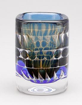 VAS, glas, ariel, Ingeborg Lundin. Sign o nr 836A.