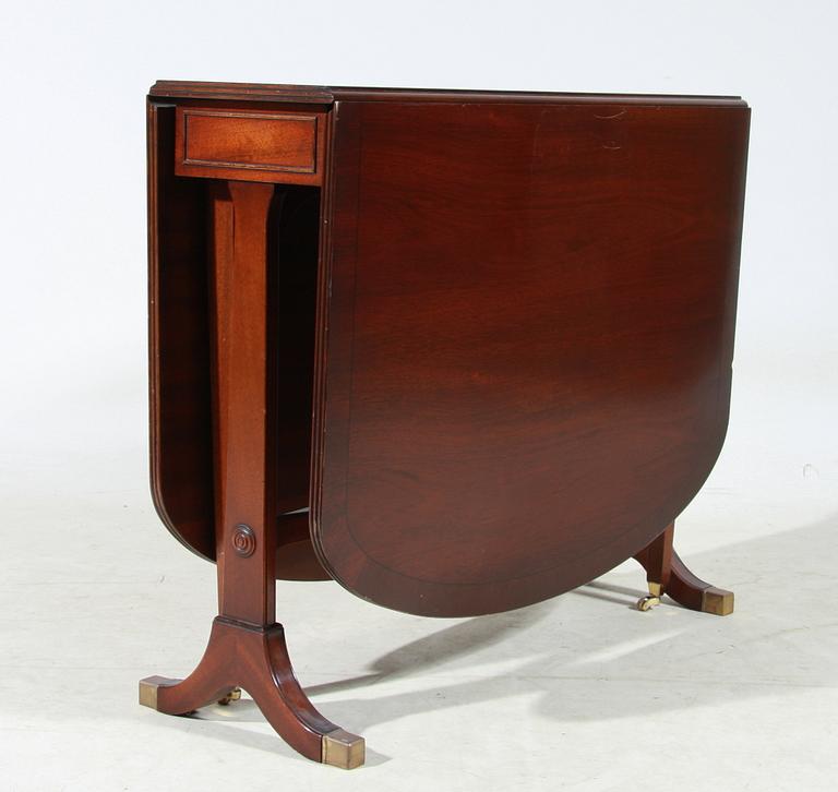 SLAGBORD, engelsk stil, 1900-talets andra hälft.
