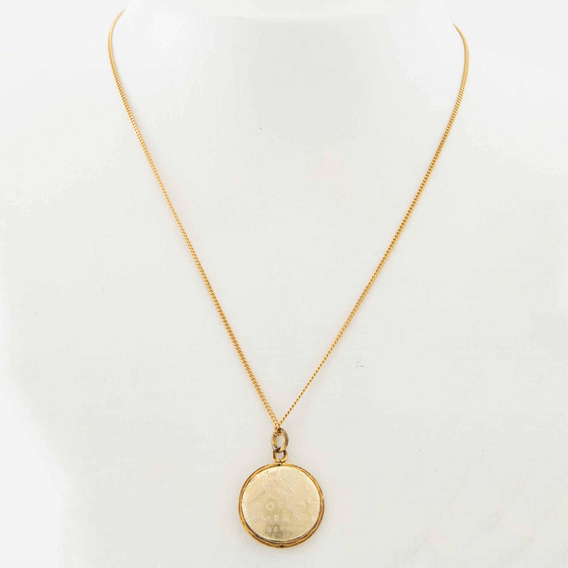 Halsband 18K guld med hänge av 8K guld.