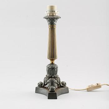 BORDSLAMPA, mässing och metall, senempire, 1800-talets första hälft.