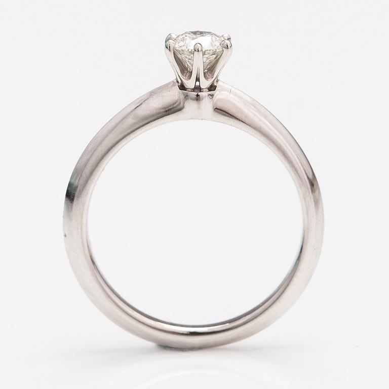 Tiffany & Co, Ring, platina, diamant ca 0.38 ct. Numrerad 66830322.