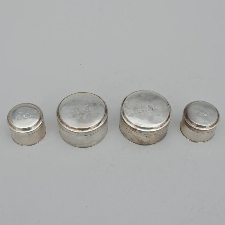 TOILETTEDOSOR, 2+1+1, silver, bla Gustaf Möllenborg. 1830-tal. Totalt ca 146 gram.