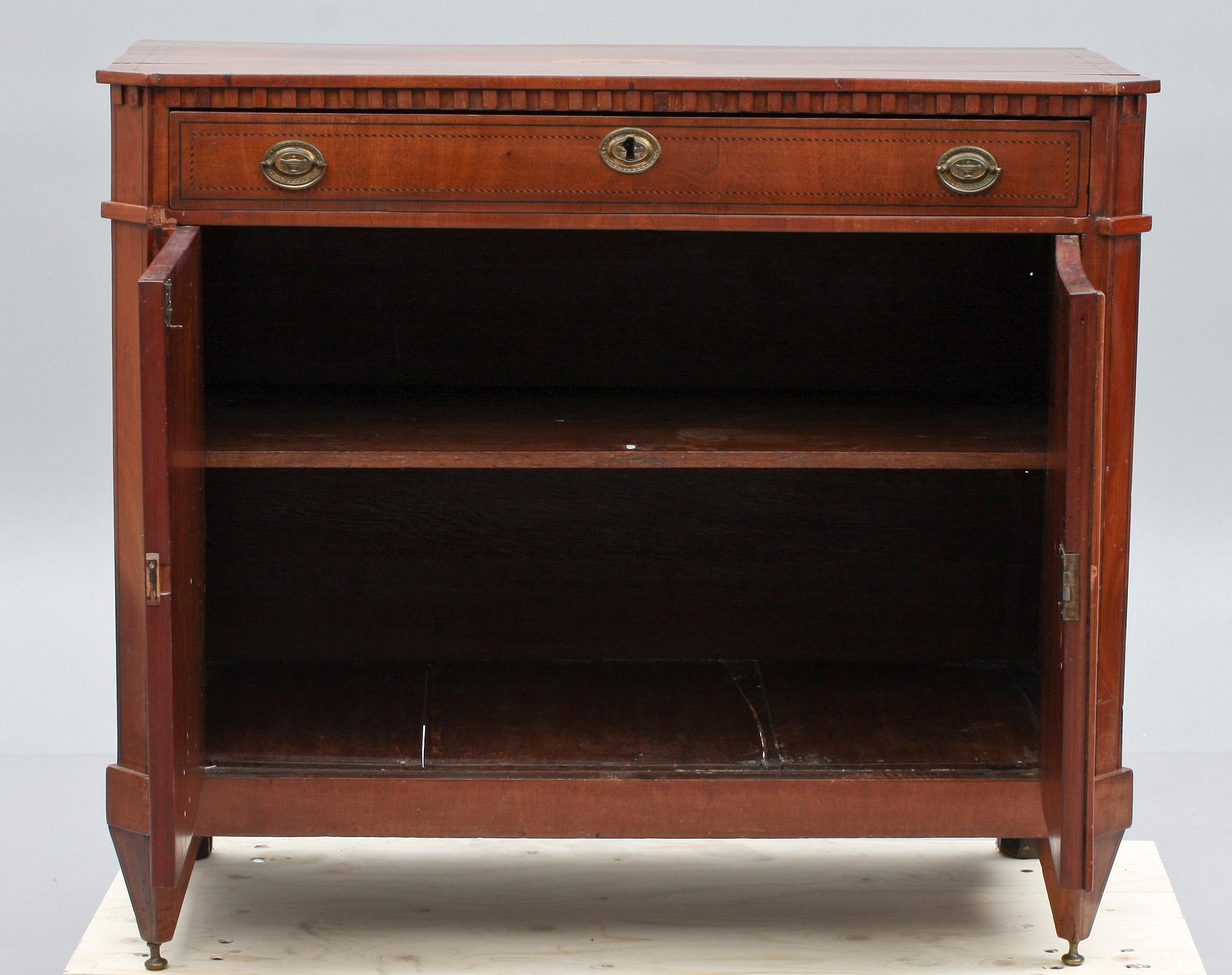 SKÄNK, mahogny. England. 1800-tal.