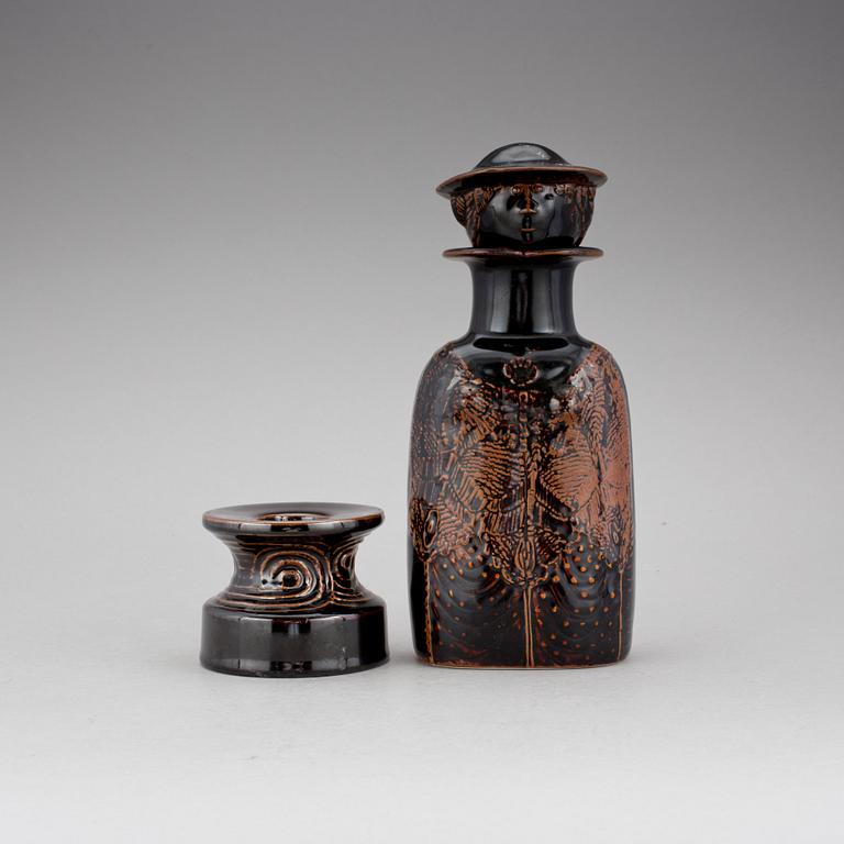 KARAFF & LJUSSTAKE, stengods. Bl a Stig Lindberg, Gustavsberg studio, 1970-tal.