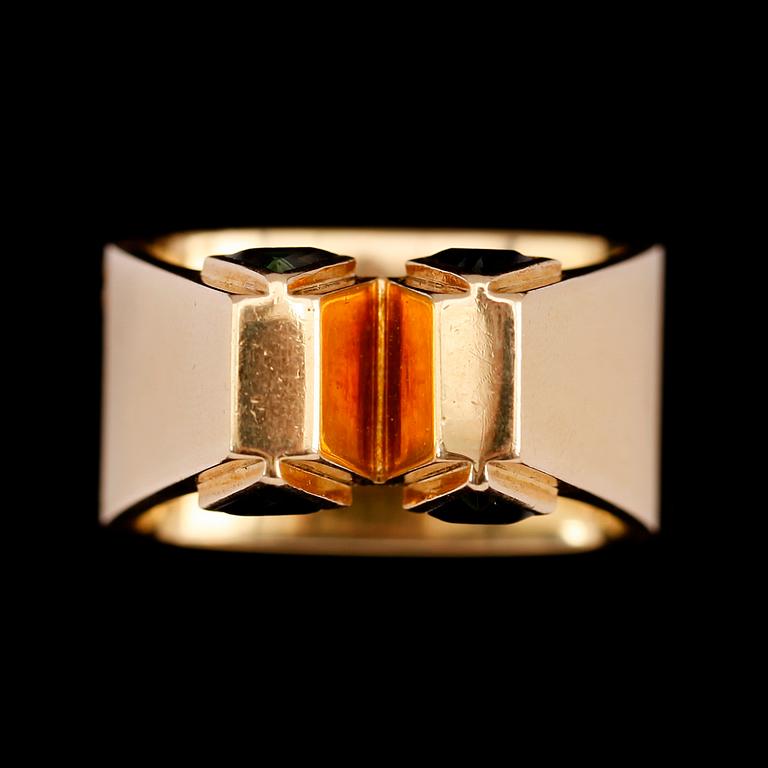 RING, 18 k guld, 4 gröna turmaliner. Total vikt ca 31 g.