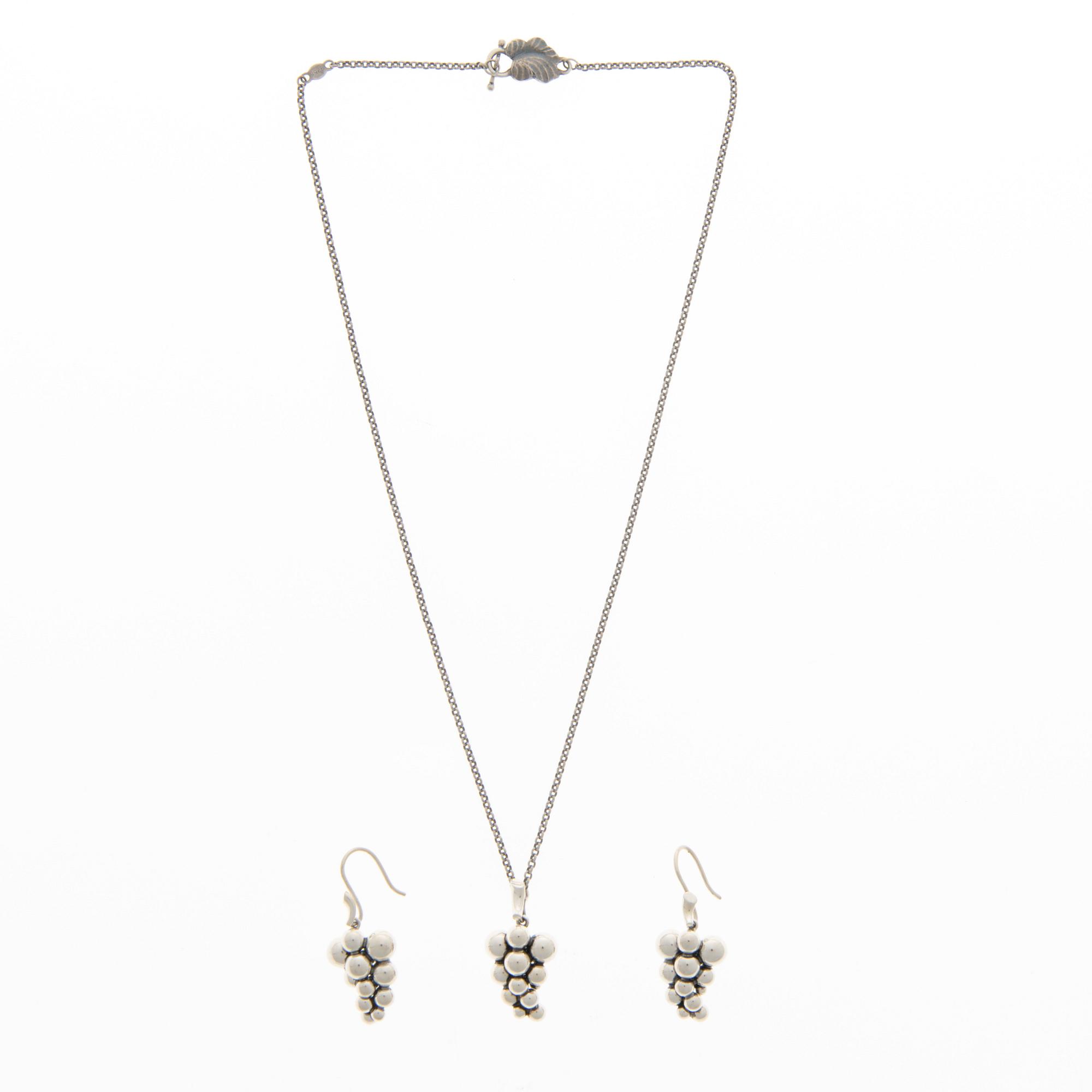 GEORG JENSEN, ÖRHÄNGEN och HALSSMYCKE, "Moonlight grapes", silver.