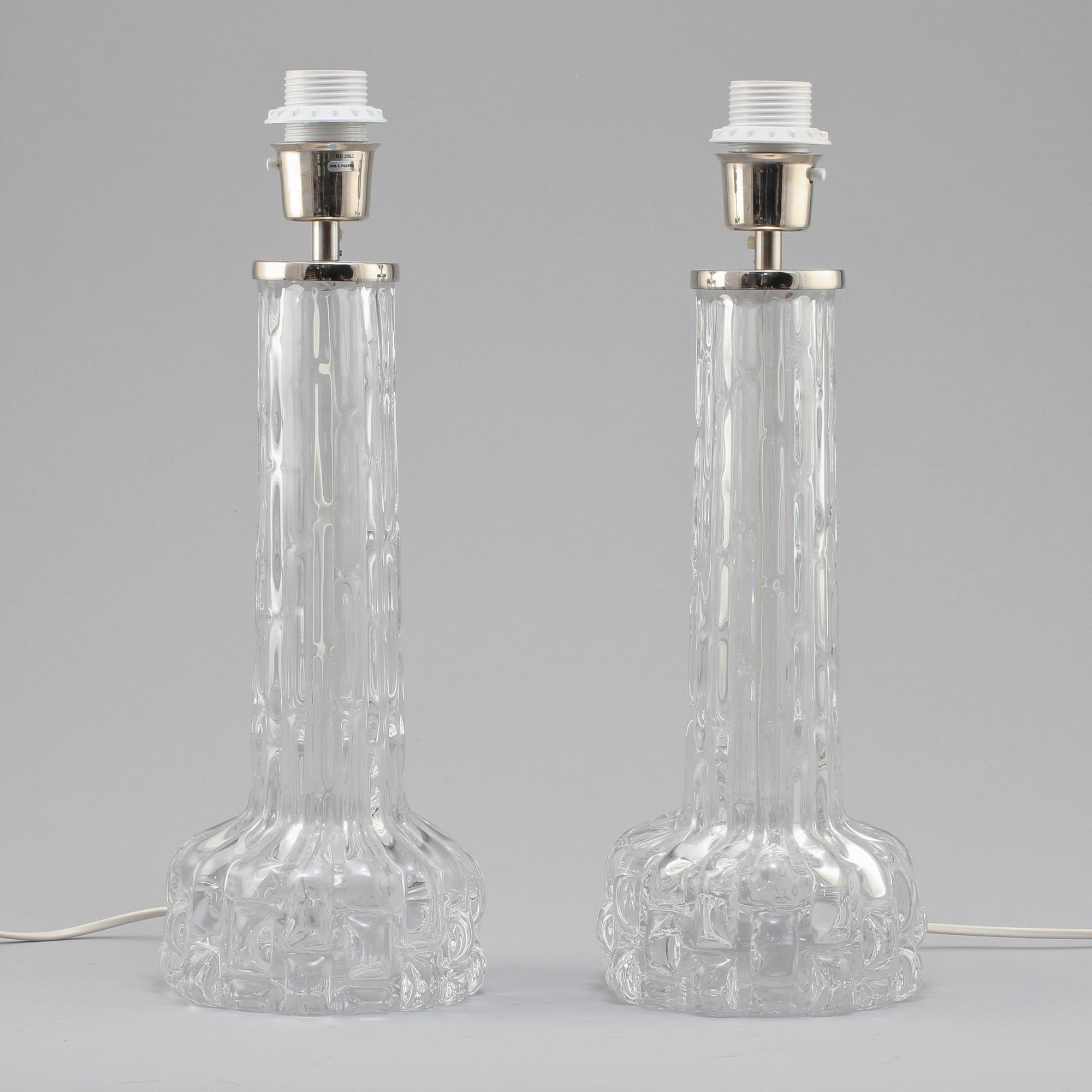 BORDSLAMPOR, ett par, Carl Fagerlund, Orrefors, 1900-talets andra hälft.