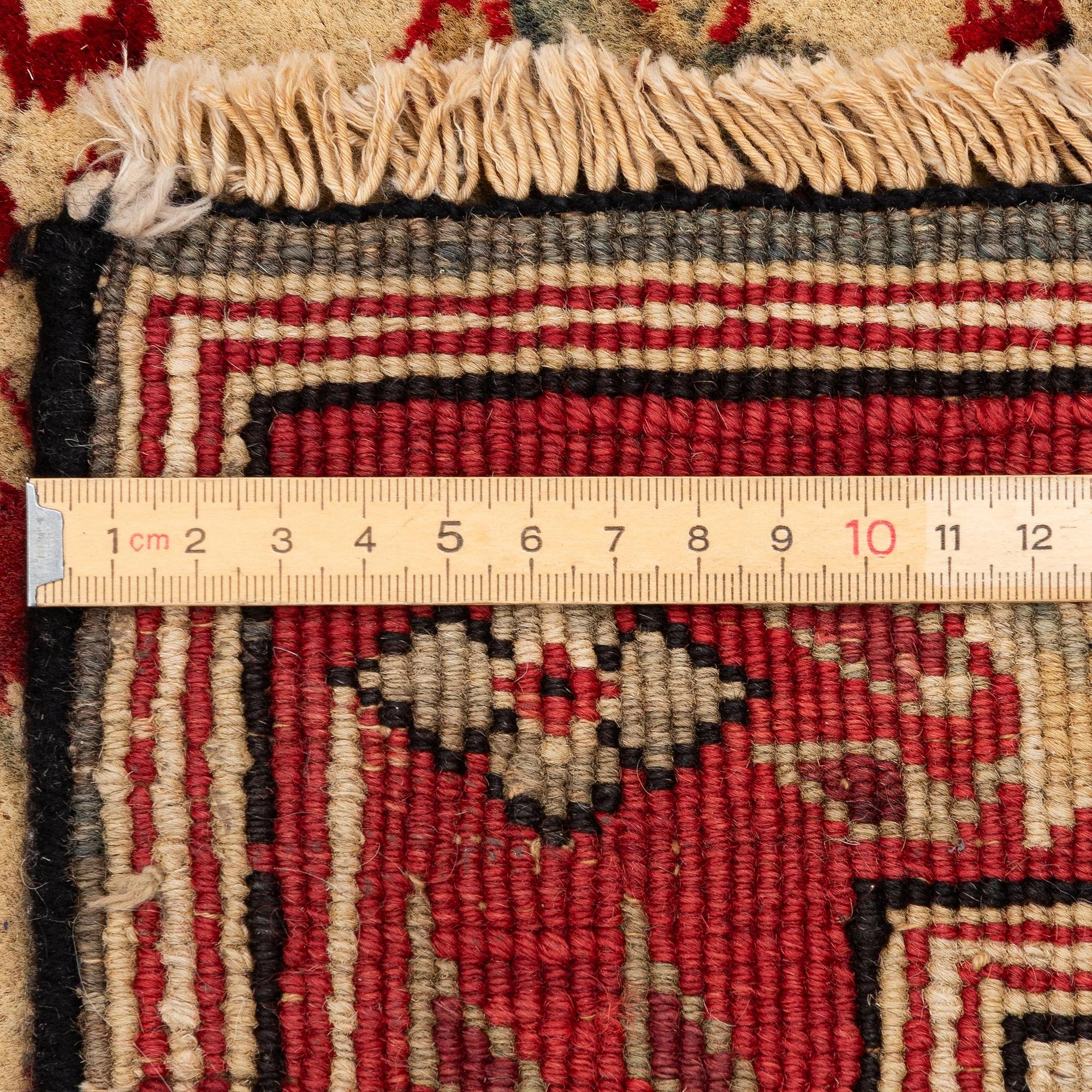 Matta, antik Agra, norra Indien, ca 273 x 181 cm.