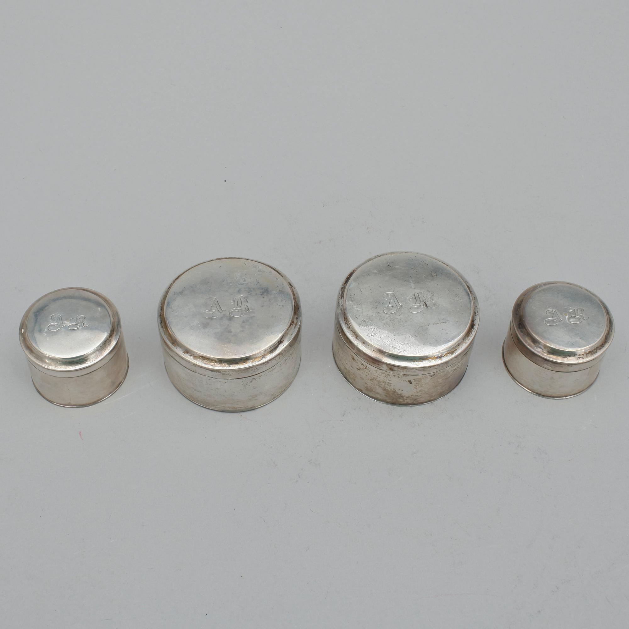 TOILETTEDOSOR, 2+1+1, silver, bla Gustaf Möllenborg. 1830-tal. Totalt ca 146 gram.