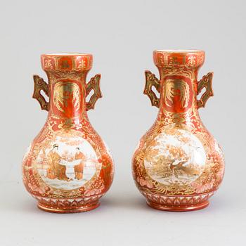 A pair of Kutani vases, Meiji (1868-1912).