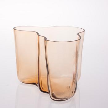 VAS, glas, "Savoy", jubileumsår 1996, signerad ALVAR AALTO IITTALA 1936-1996.