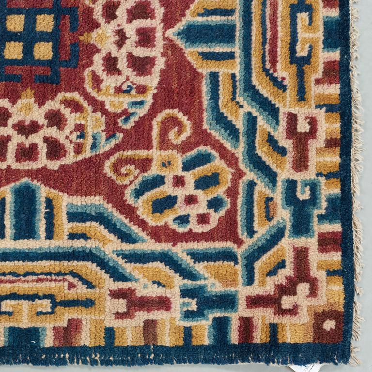 MEDITATION RUG. Semi-antique China. 205 x 69,5 cm.