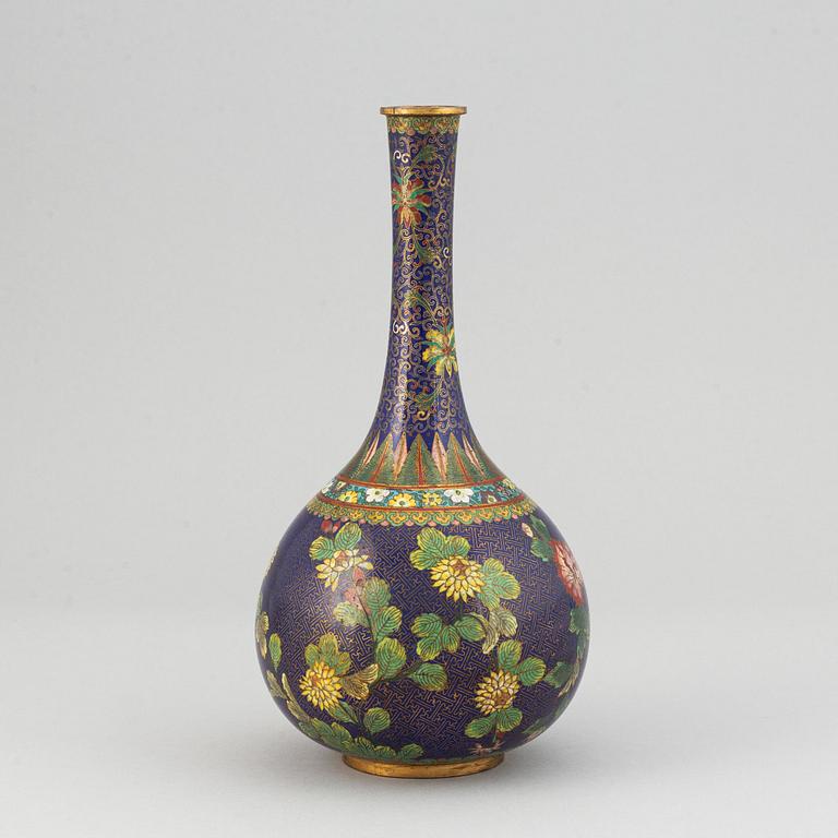 Vas, cloisonné. Kina, 1900-tal.