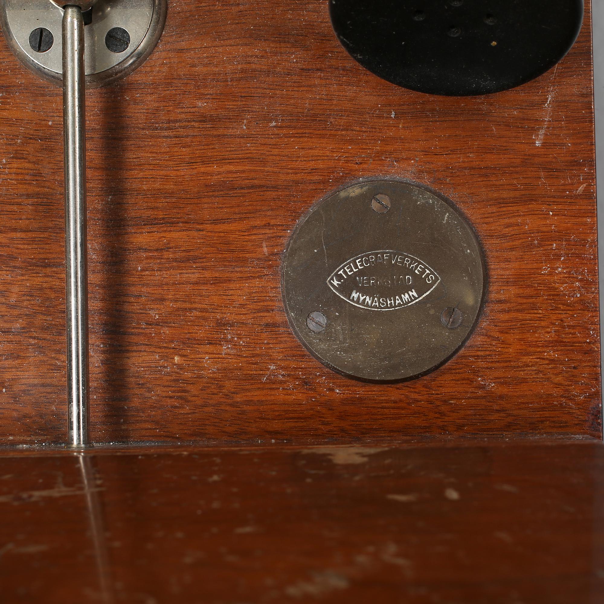 VÄGGTELEFON, Telegrafverkets verkstad, Nynäshamn, omkring sekelskiftet 1800/1900.