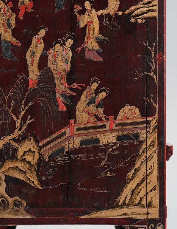 Skåp, förgyllt och rödlackerat. Qingdynastin, 17/1800-tal.