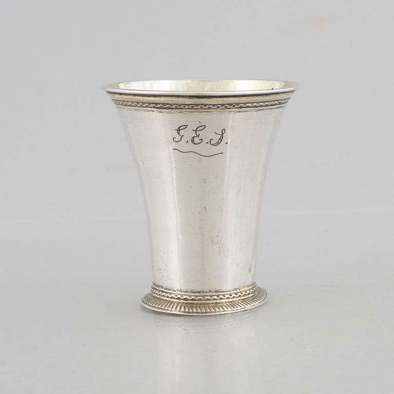 Johan Ahlbom, bägare, delvis förgyllt silver, Västerås 1742. Rokoko.