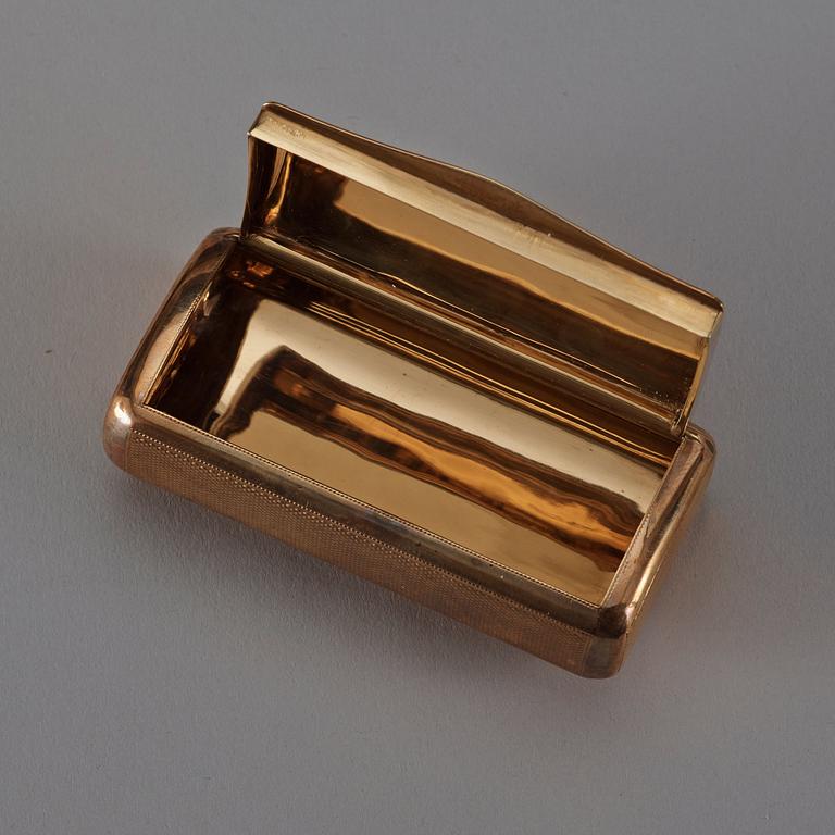 A 19th century gold snuff-box, unmarked.