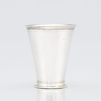 Friedrich Heinrich Klinck, bägare, silver, Stockholm 1738. Rokoko.