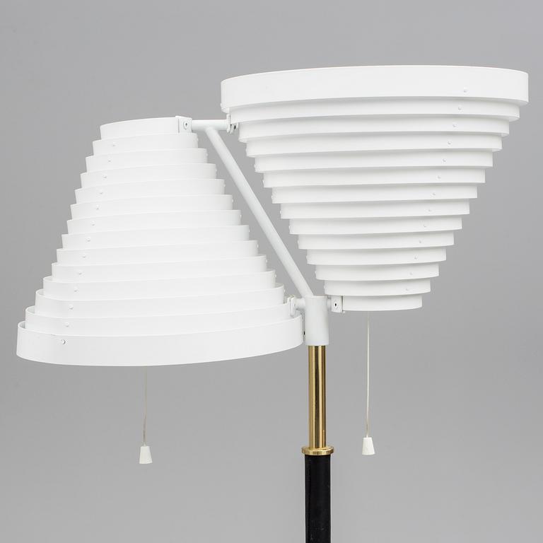 GOLVLAMPA, "modell A810", Alvar Aalto, Artek, Finland, 1900-talets andra hälft.