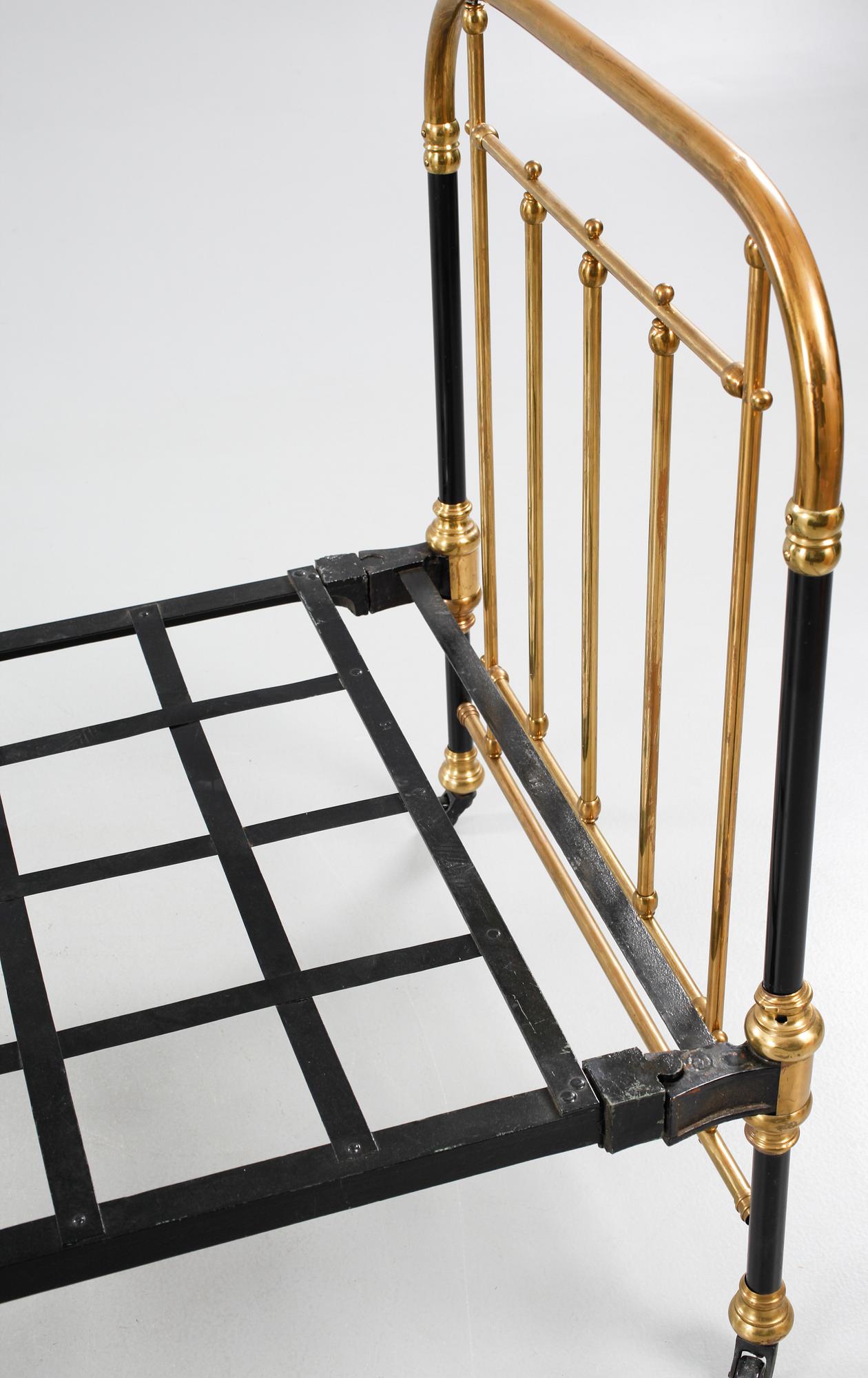 SÄNG/JÄRNSÄNG, tidigt 1900-tal.