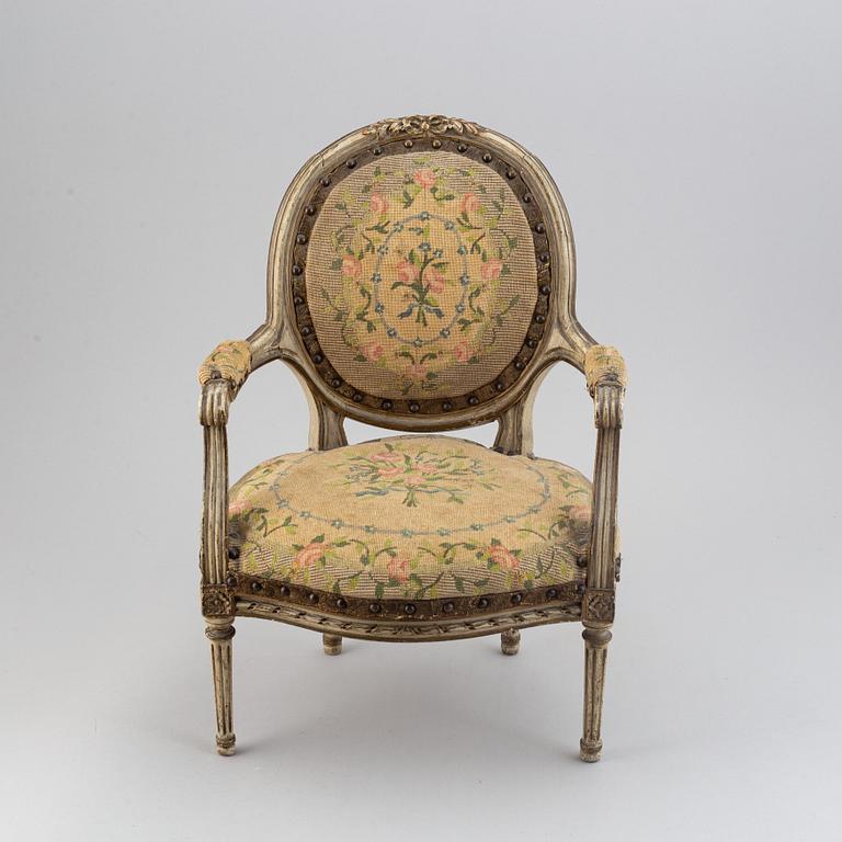 A miniature chair / doll chair, Louis XVI-style, first half of the 20th century.