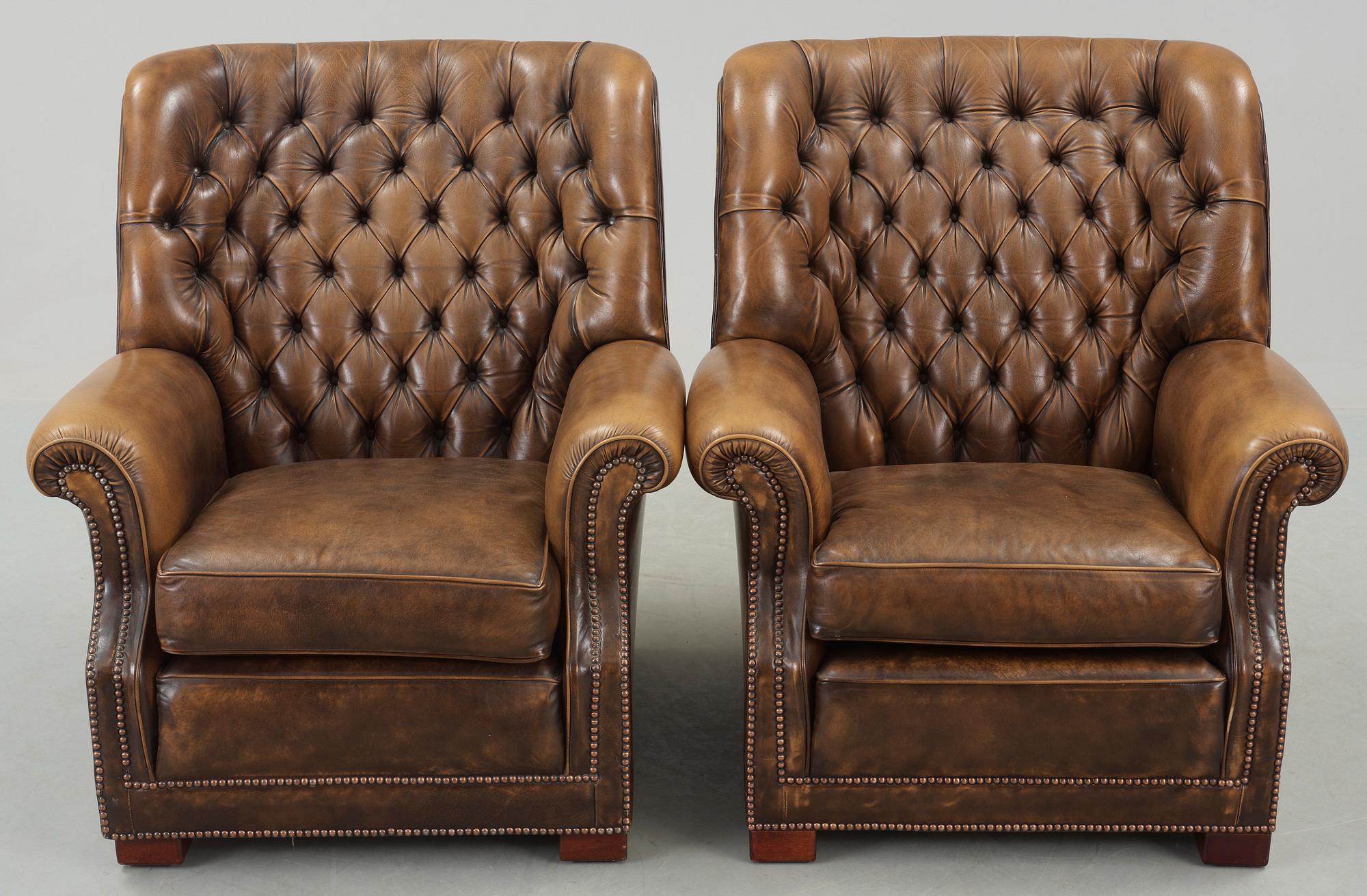 FÅTÖLJER, ett par, chesterfield-modell, 1900-talets andra hälft.