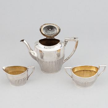 A silver mocha pot, creamer and sugar bowl, swedish import mark of NL Dahlström & Co, Örebro 1930.