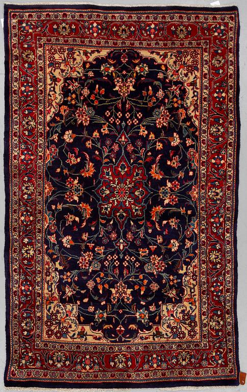 A RUG, Sarouk, ca 208 x 129 cm.