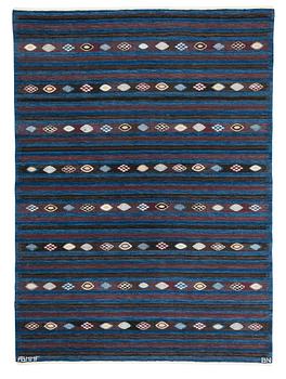 594. RUG. "Blåbär, mörk". Tapestry weave. 215 x 155,5 cm. Signed AB MMF BN.