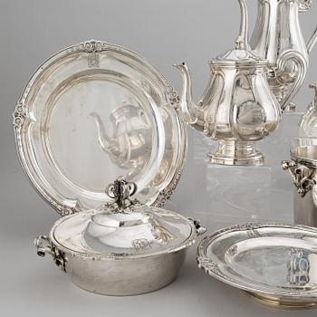A French 20th century silver 950/1000 service, marked EC, Paris.