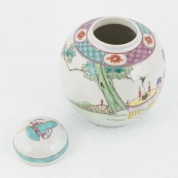 A Chinese jar with cover, 20th Century.