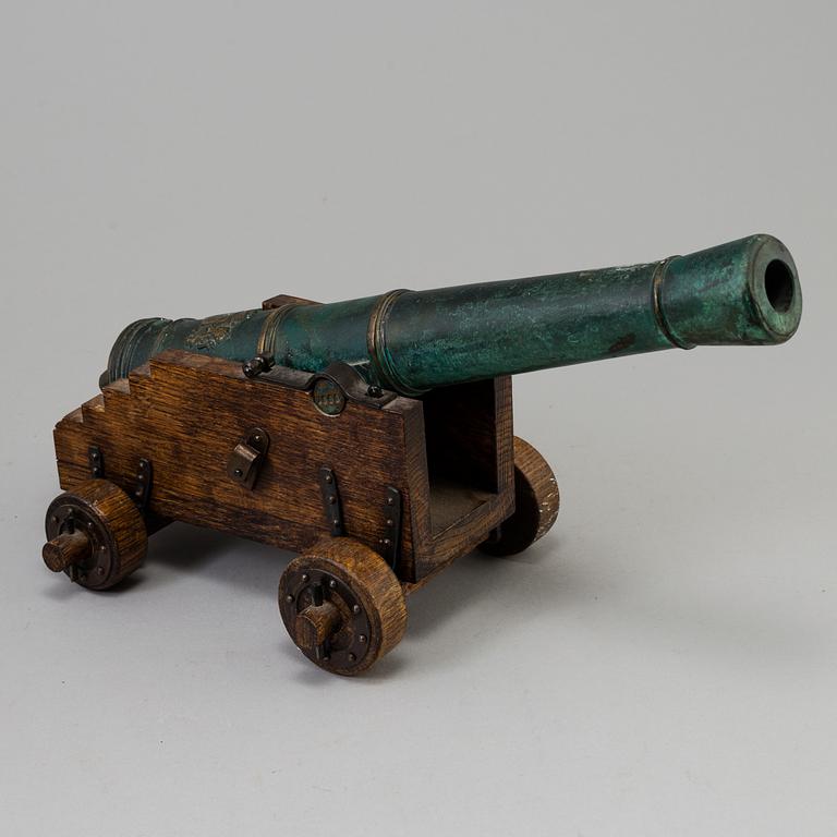 A BRONZE TABLE CANNON, s c "Sweden Cannon", second half of the 20th century.