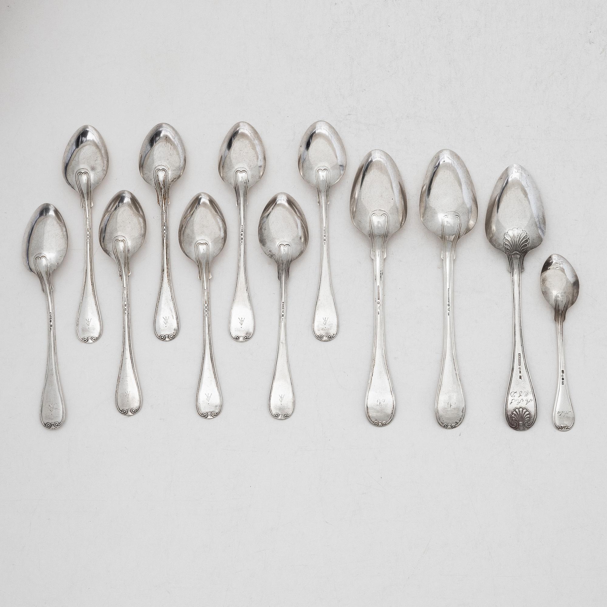 Skedar, 12 st, silver, modell Gammal fransk, Sverige, bl a med stämplar S Pettersson, Linköping 1862.