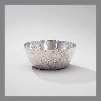 TAPIO WIRKKALA, BOWL. Signed TW. Silver 925, Kultakeskus Hämeenlinna 1969.