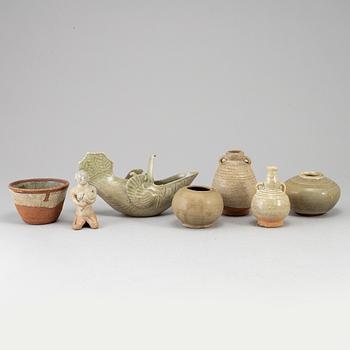 A group of South East Asian Ceramics, 15/16th Century and later.