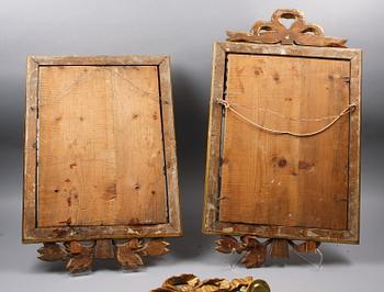 SPEGELLAMPETTER, ett par, gustaviansk typ, troligen delvis 1700-tal.