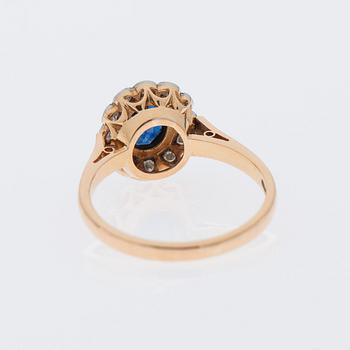 RING, fasettslipad safir, åttkantslipade diamanter, 18K guld.  Westerback, Helsingfors 1973.