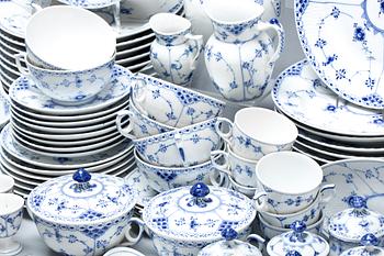MAT- TE- och KAFFESERVIS, c:a 60 delar, porslin,  "Musselmalet", Royal Copenhagen.