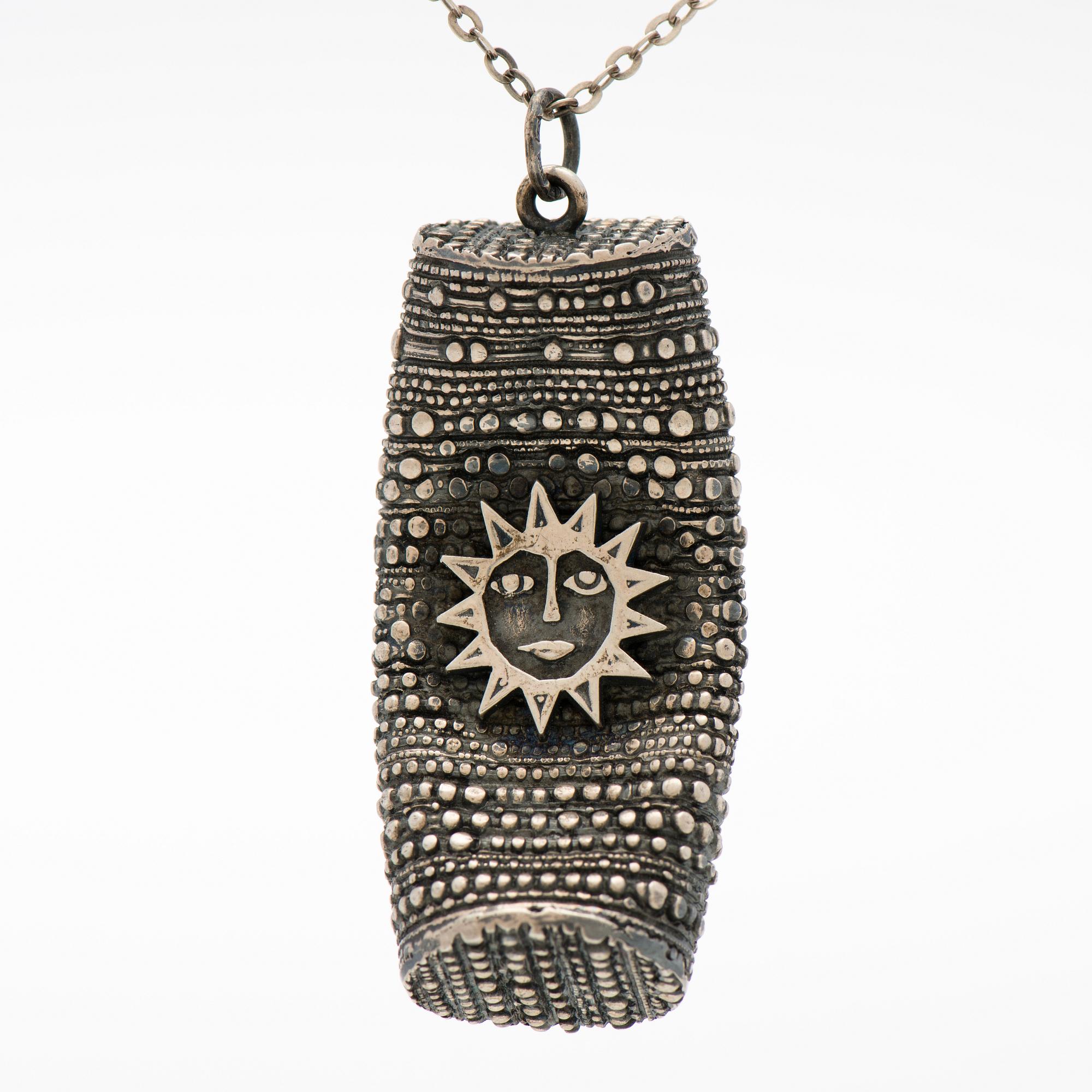 JORMA LAINE, RIIPUS ja KORVAKORUT, hopeaa. Kultateollisuus, Turku 1970-73.