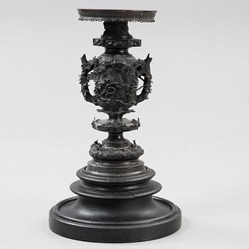 A Japanese bronze censer, Meiji (1868-1912).