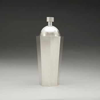 A Wiwen Nilsson sterling cocktail shaker, Lund 1947.