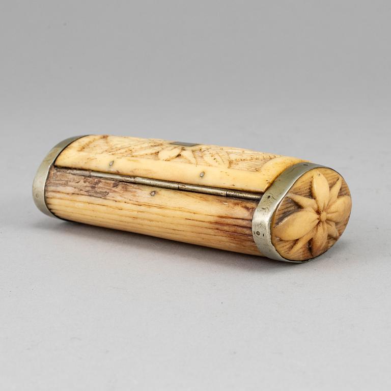 An bone snuff box, 18th/19th century.