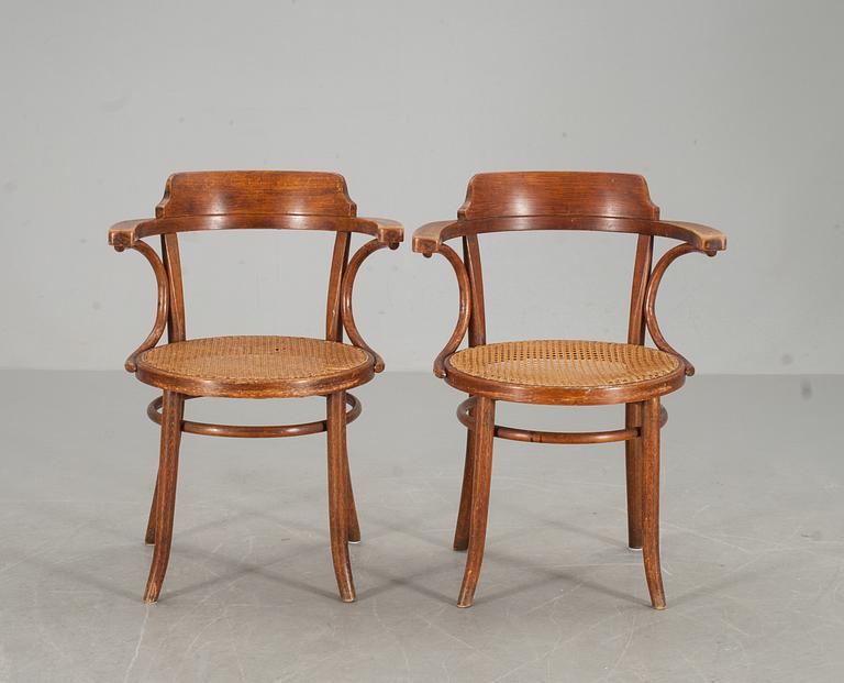 KARMSTOLAR, ett par, Thonet. 1900-talets första hälft.