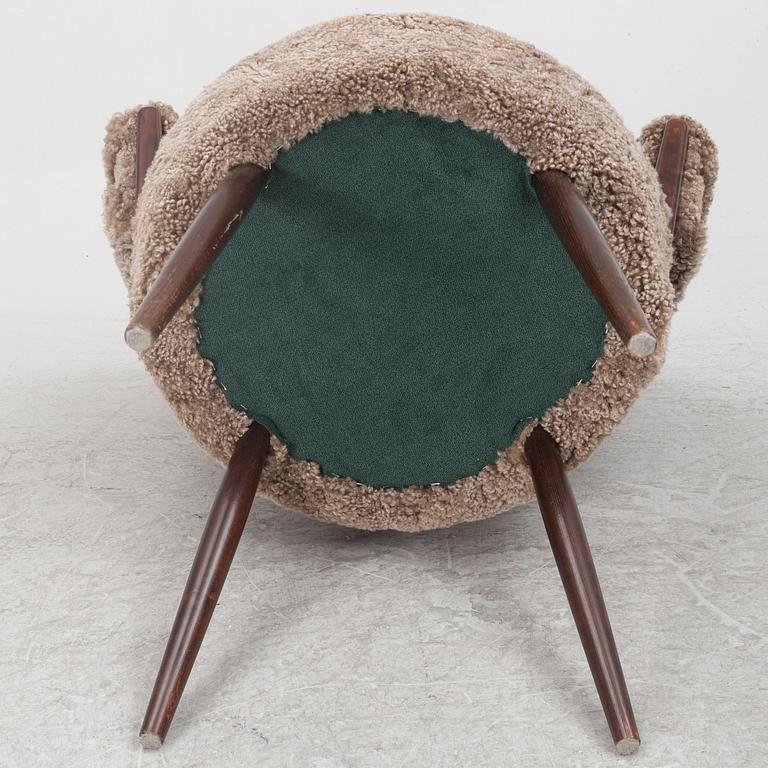 A pair of armchairs, AB Bröderna Biörs Snickerifabrik, mid-20th century.