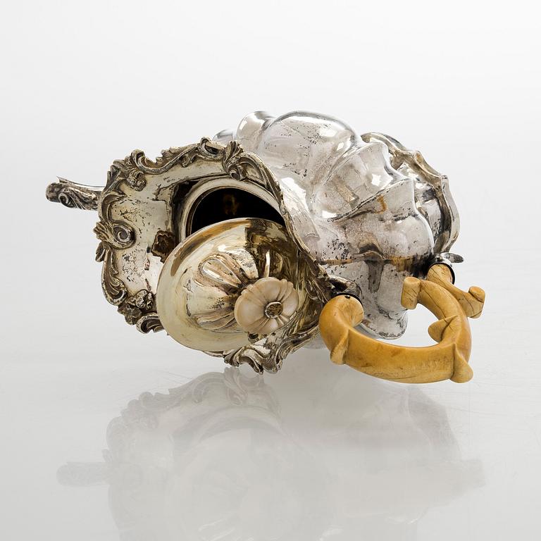 A parcel-gilt silver teapot, Moscow 1845.