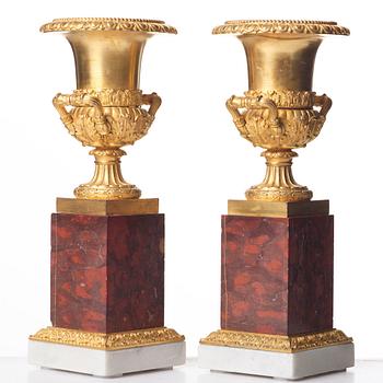 A pair of French Empire urns, beginning of the 1800's.