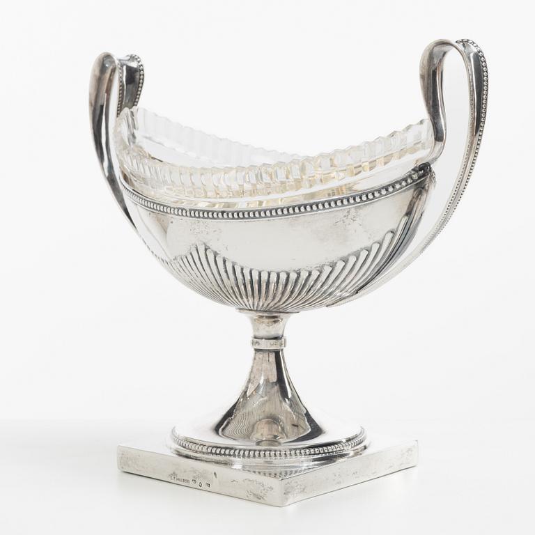 C.G. Hallberg, A Swedish silver sugar bowl with glass insert, mark of CG Hallberg, Stockholm 1896.