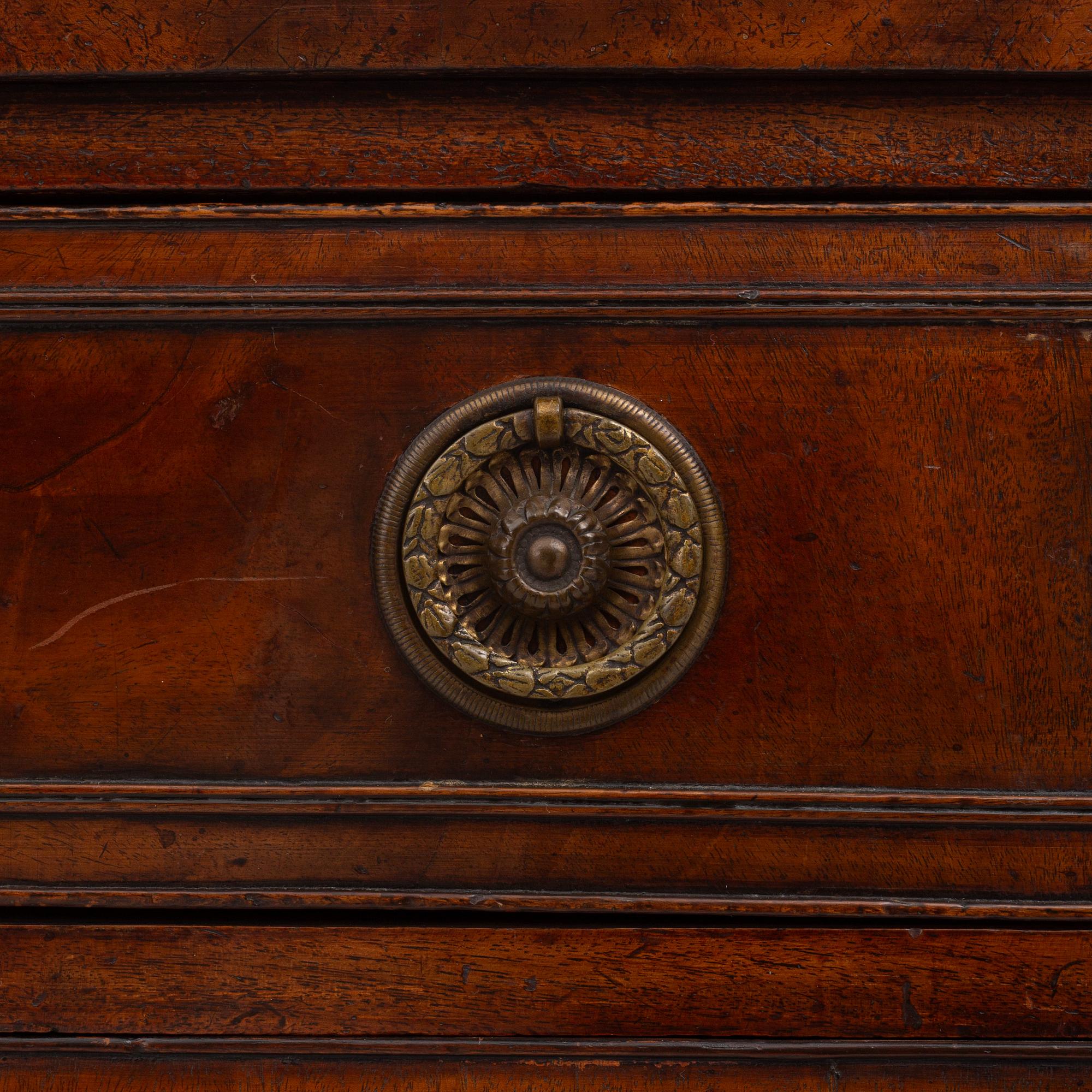 A Georgian sideboard, 18th/19th century.