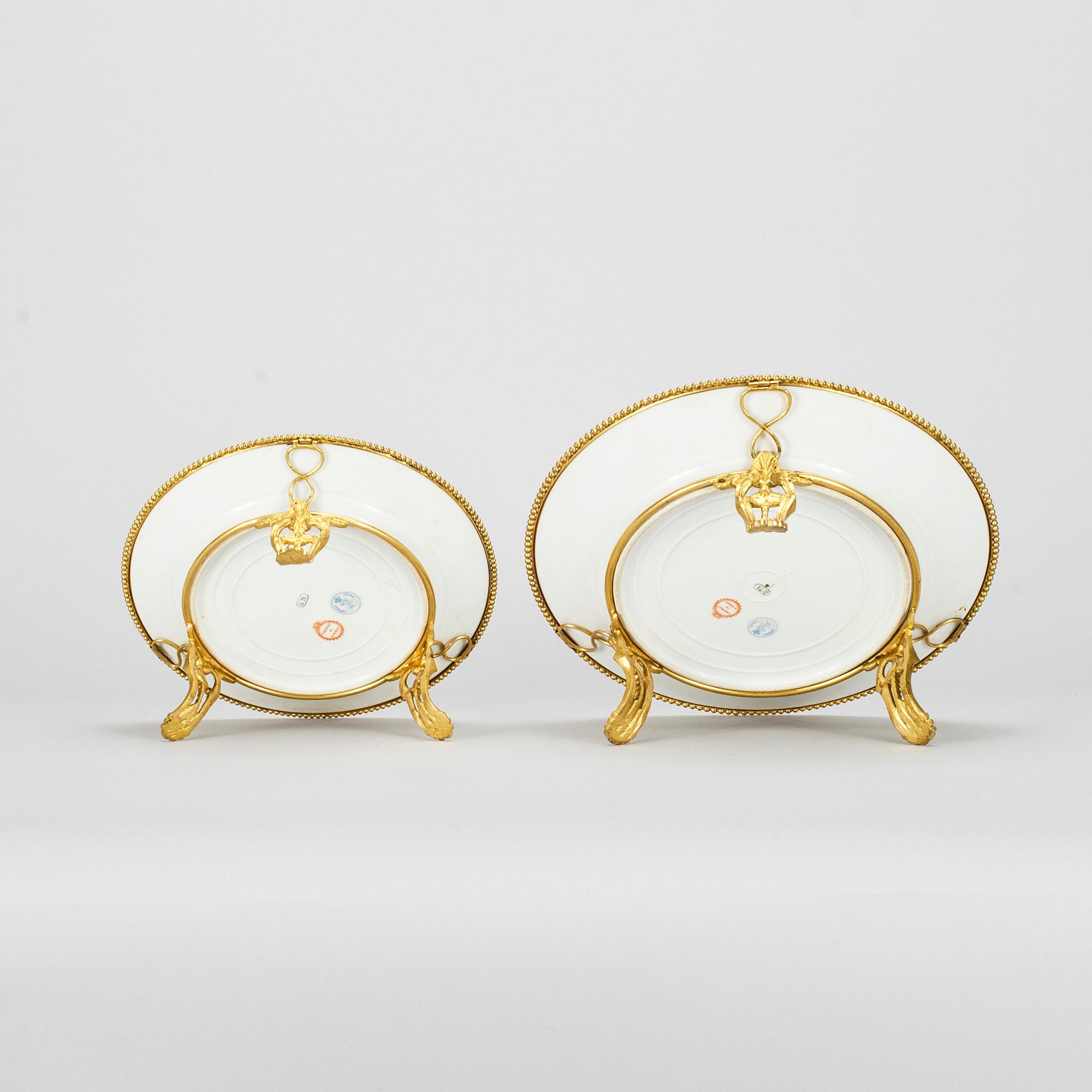 TAZZOR, 2 st, porslin, Sèvres, märkta Chateau de Fontainebleau. Frankrike 1800-tal.